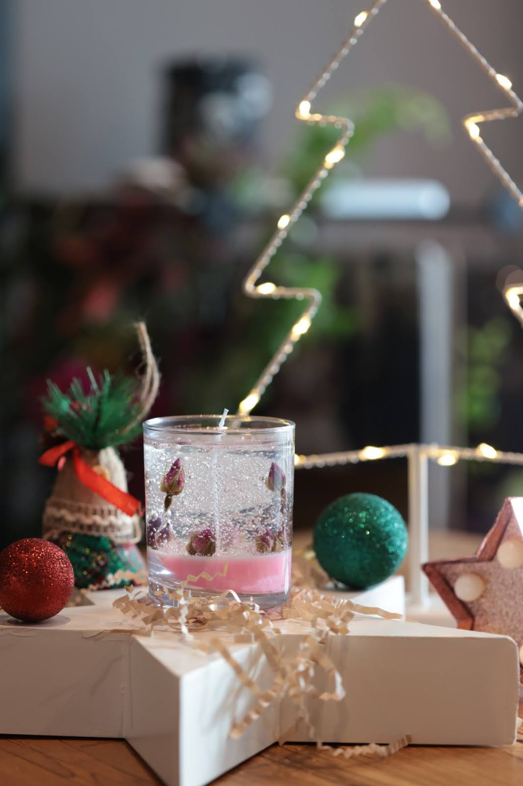 La Vie En Rose  Kurutulmuş Çiçekli Gül Kokulu Jel Mum